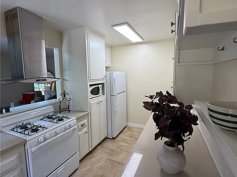 228 W Lemon Ave #B — Photo 8
