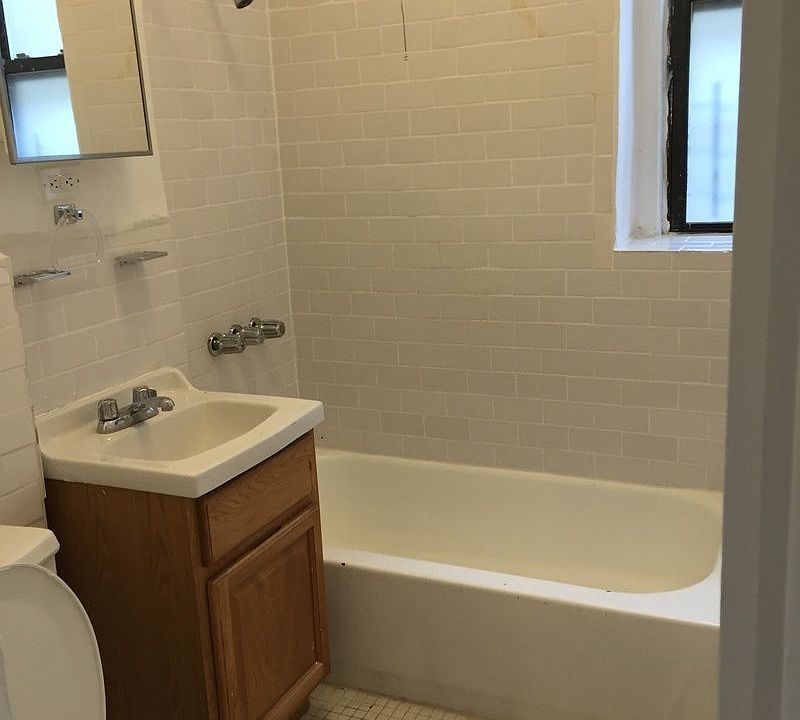2nd image of 1085 Nelson Ave APT 5A