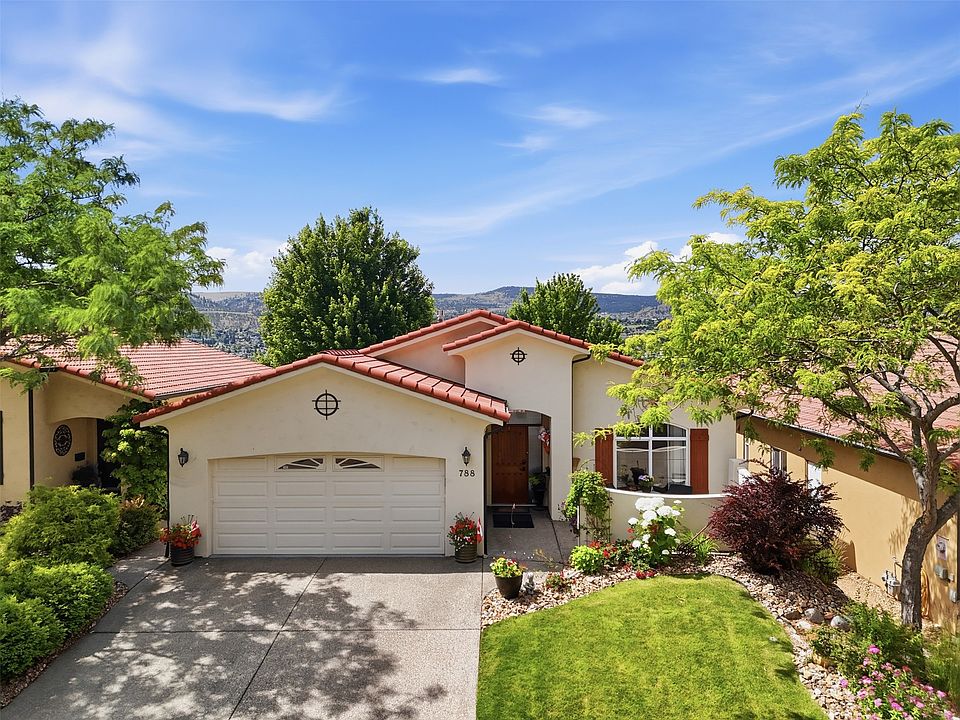 1st image of 788 Rosewood Cres