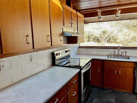 3rd image of 30 Lakeview Dr #1