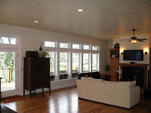 open floor plan 10' ceilings and lots of windows