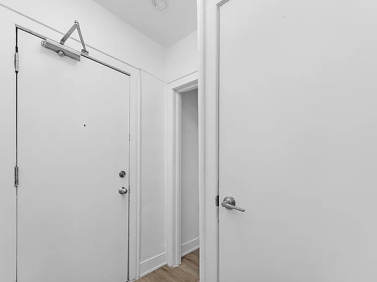 231 Vaughan Rd — Photo 32