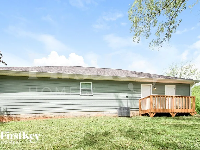 1805 Seayes Rd — Photo 15