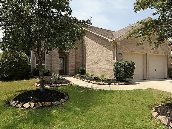 Fresh landscaping, cul-de-sac, no rear neighbors!