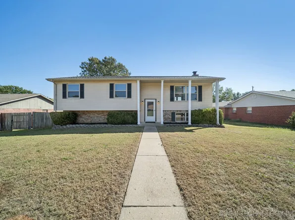 1206 Saddle Ln, Bartlesville, OK 74006