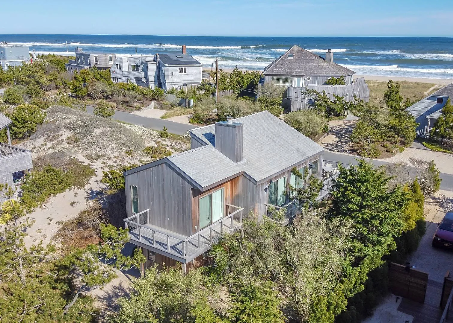 Contemporary in Amagansett Dunes — Photo 2