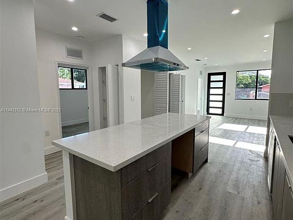 5th image of 16002 NW 38th Pl
