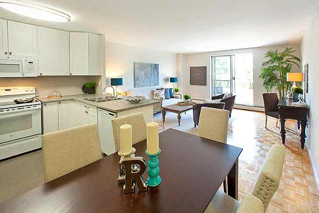 3 Leaside Dr