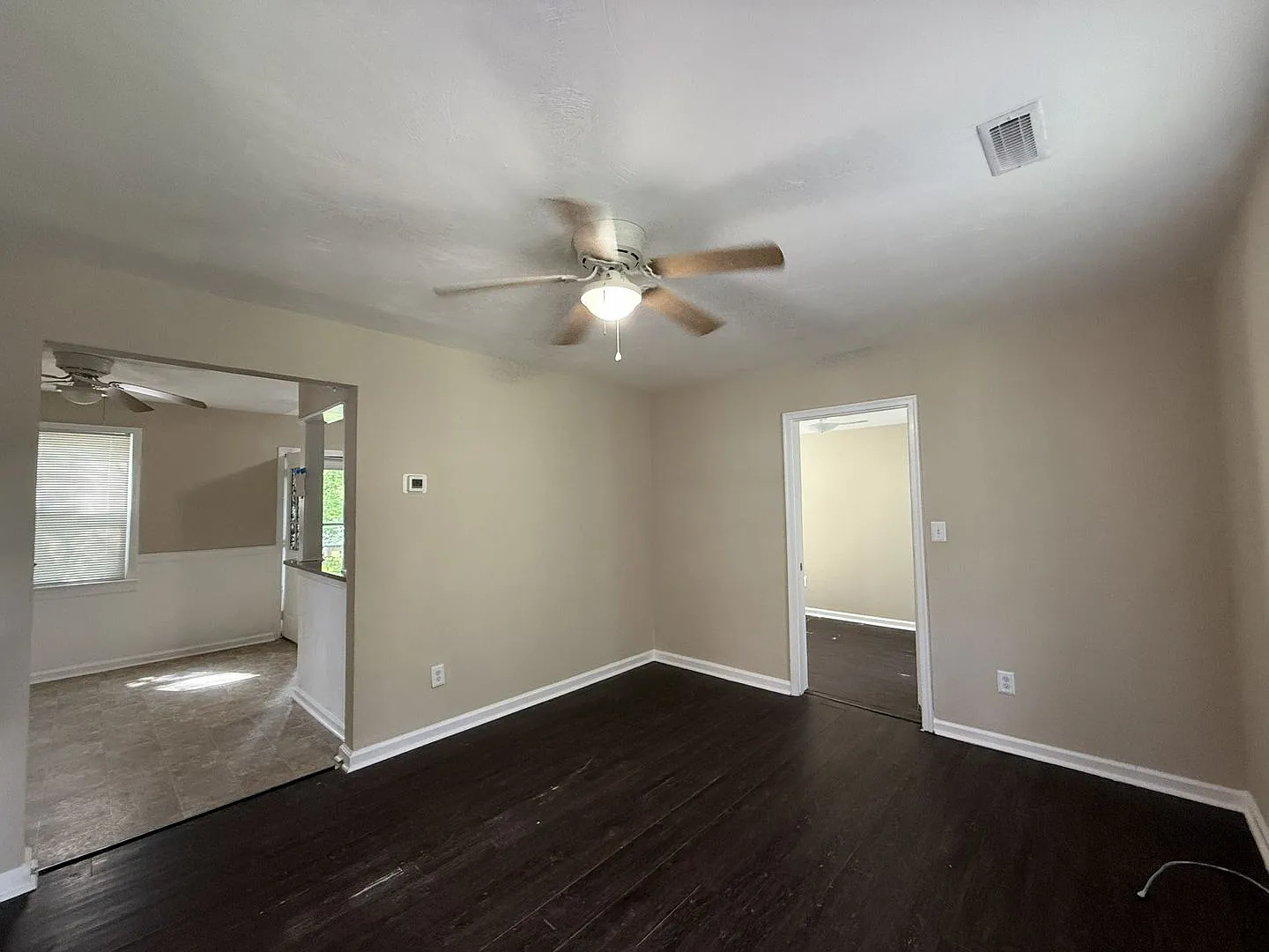 Charming Single-Family Home on Quiet Cul-De-Sac — Photo 4