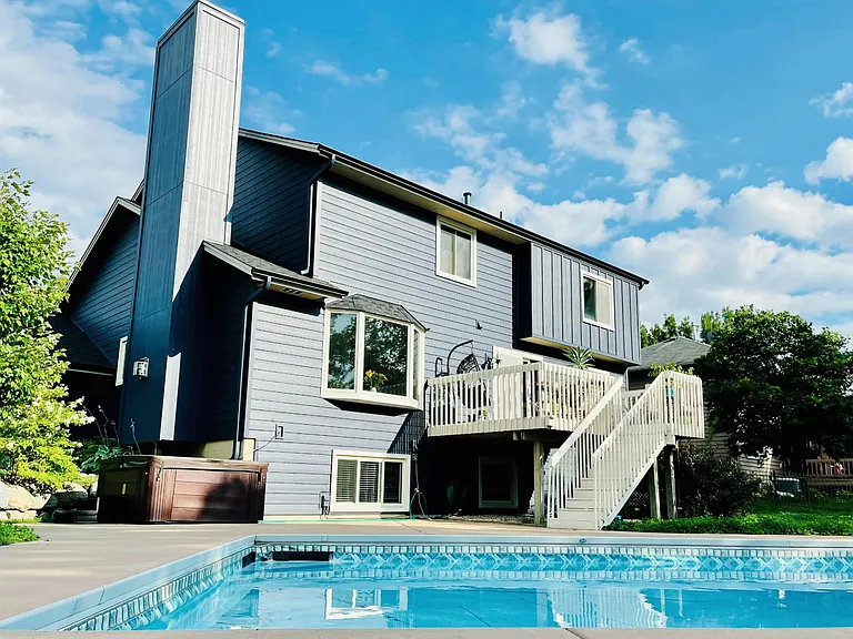 18511 Maple Leaf Dr — Photo 2