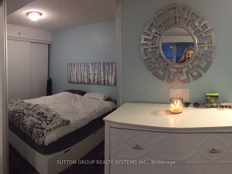 20 Joe Shuster Way #705 — Photo 4