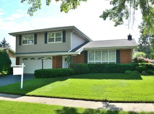 1087 Sherwood Dr, Wheeling, IL 60090