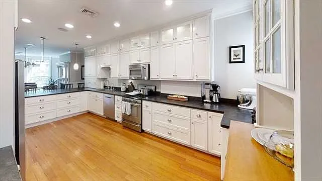 4 bed, $5,000 — Photo 3