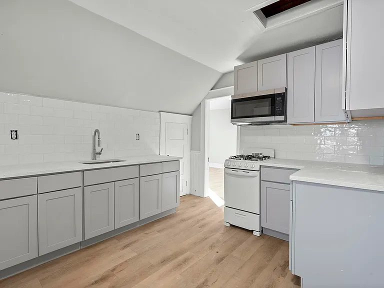50 Hillside Pl #3 — Photo 12