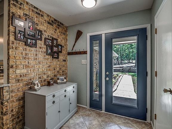 2nd image of 124 Oak Trl
