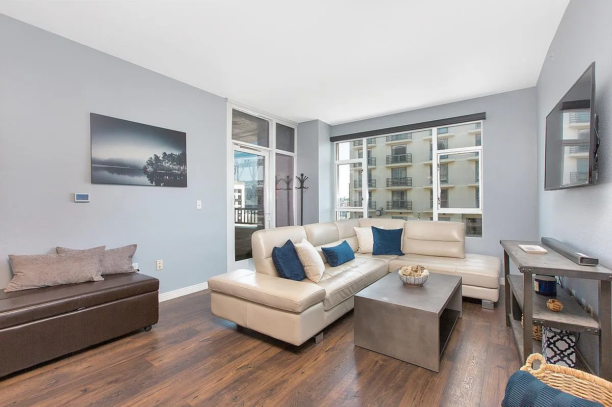 2 bed, 910 sqft, $5,000 — Photo 2