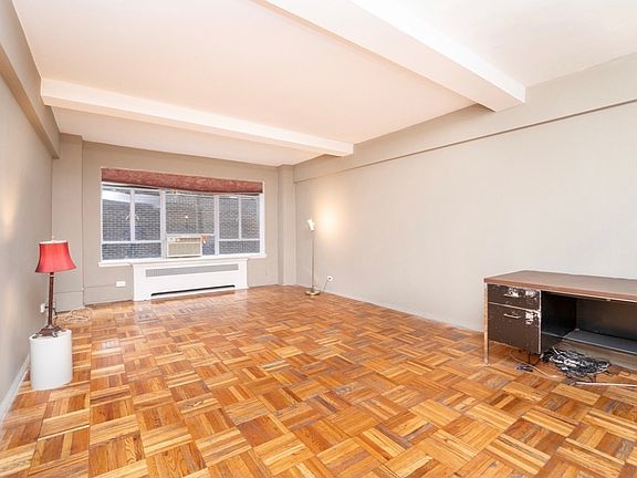 3rd image of 45 W 54th St