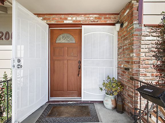 5th image of 2065 W Paloma Ave