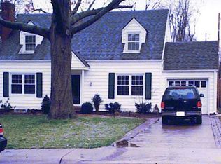 2407 W 49th Ter, Westwood, KS 66205