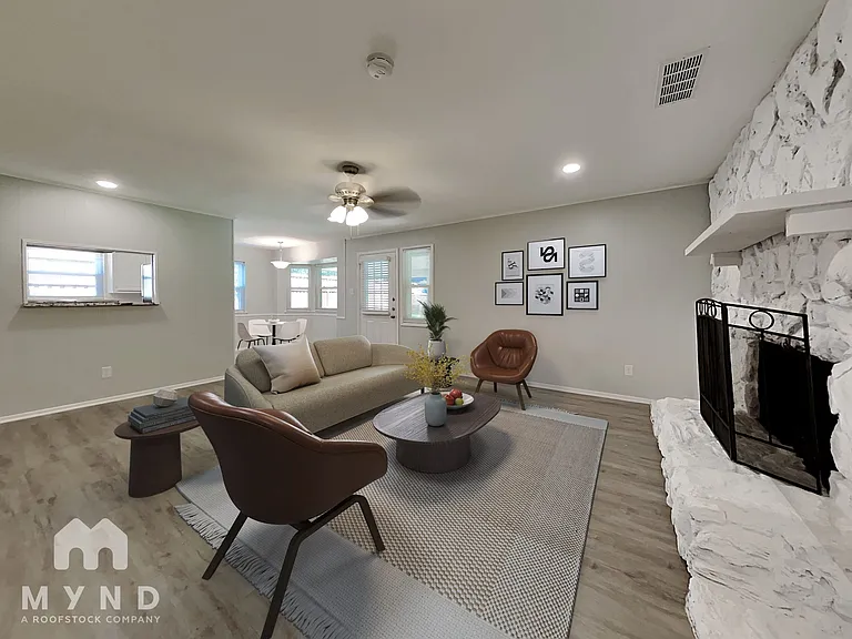 904 Redbud St — Photo 2