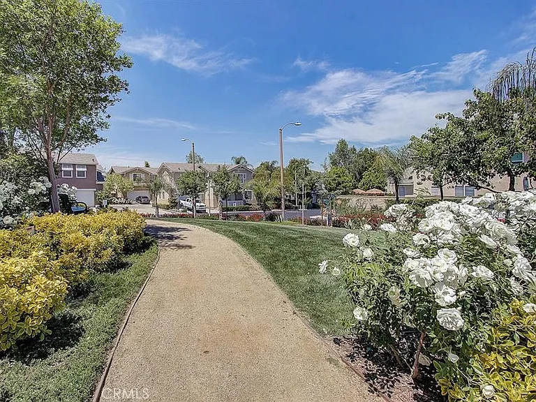28545 Calex Dr — Photo 36