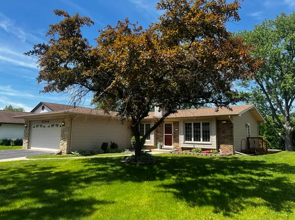 22548 Lakeshore Dr, Richton Park, IL 60471