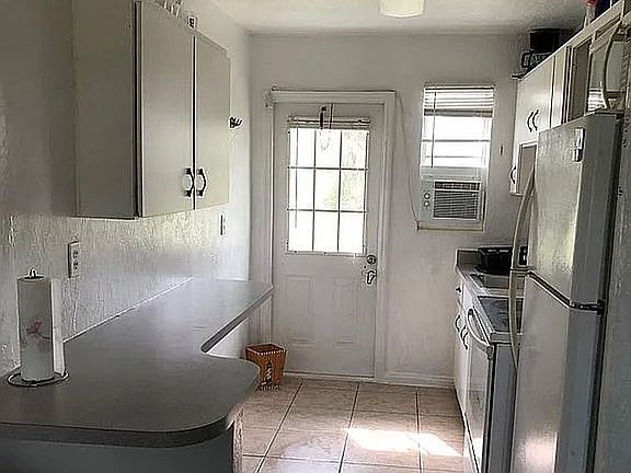 4th image of 17 Cypress Cir
