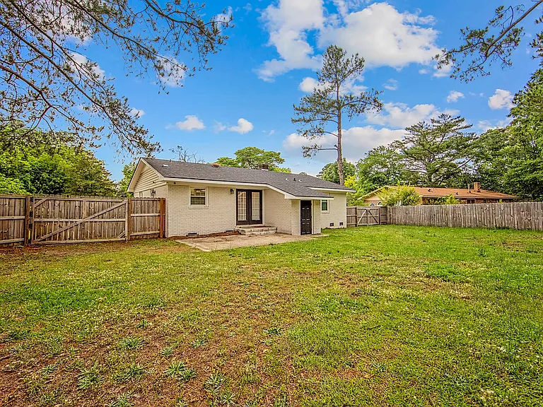 2117 Lombardy Dr — Photo 2