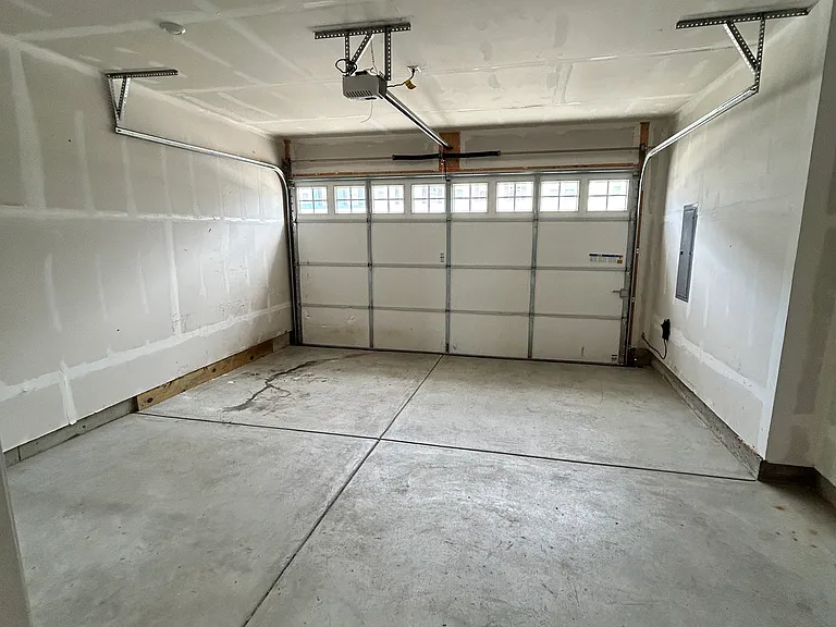 320 Andrew Ct — Photo 22