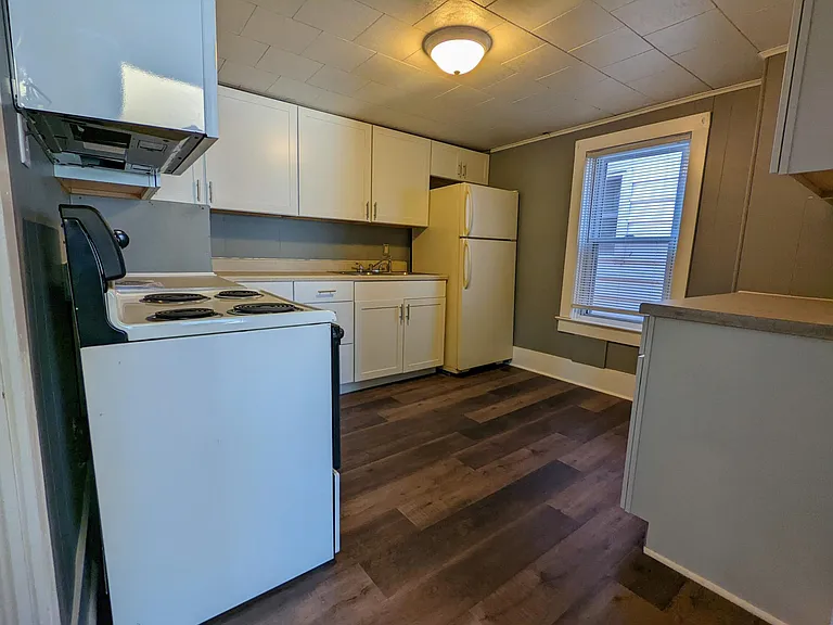 155 Queen St #3 — Photo 4