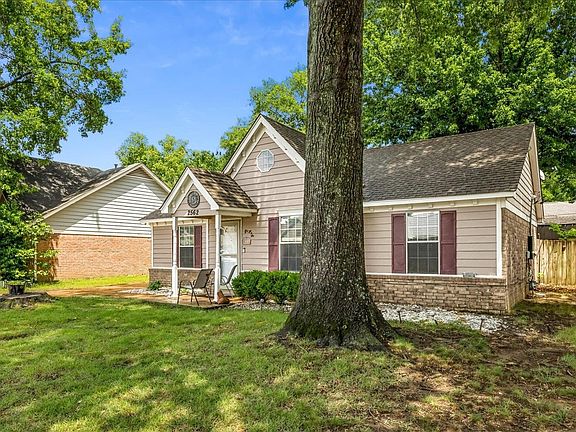 3rd image of 2562 Appling Crest Dr
