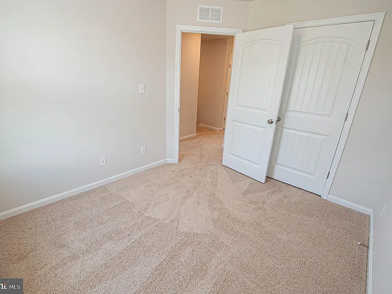 130 Willowtree Ln — Photo 64