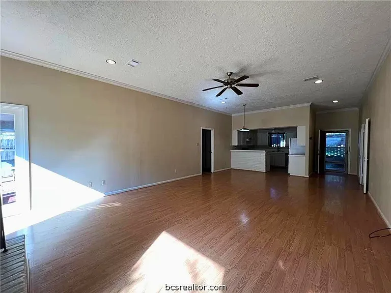 1202 Holleman Dr — Photo 2