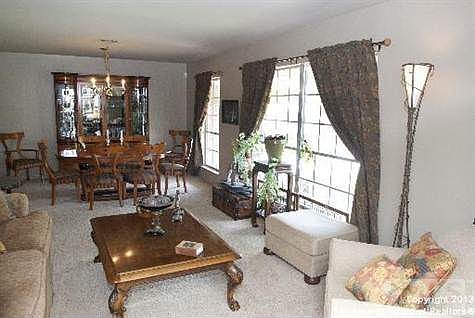 4th image of 1910 Edgehill Dr