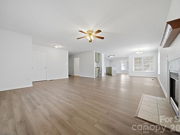 4th image of 2436 29th Avenue Ct NE