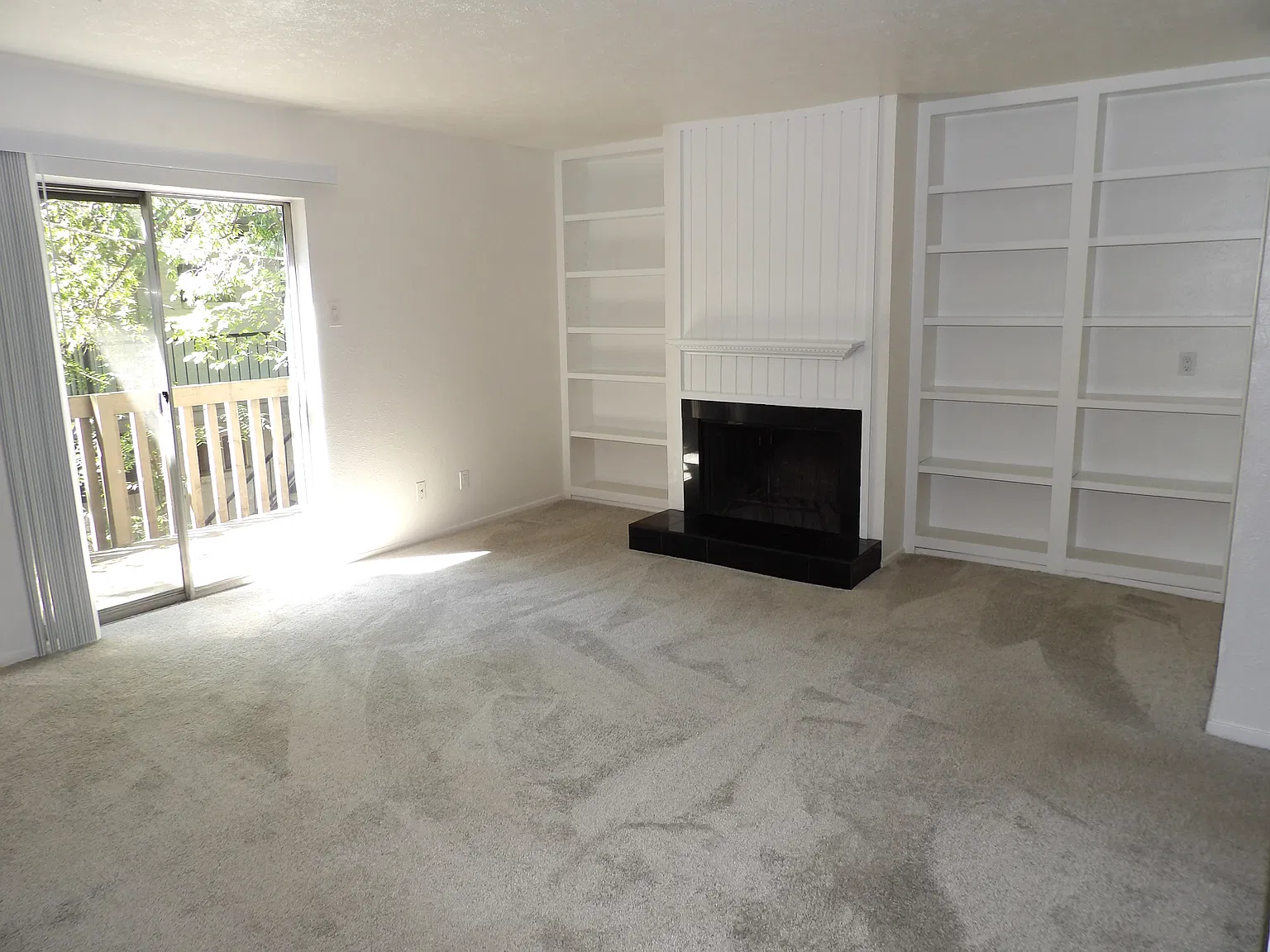 4314 Travis St — Photo 1