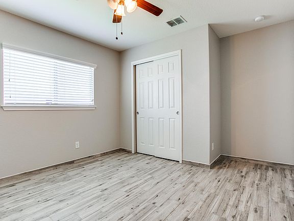 2nd image of 3511 Carruthers Oak