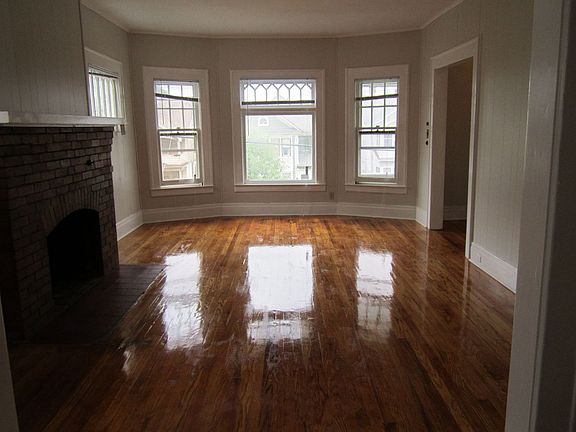 3rd image of 316-18 Roosevelt Ave #318