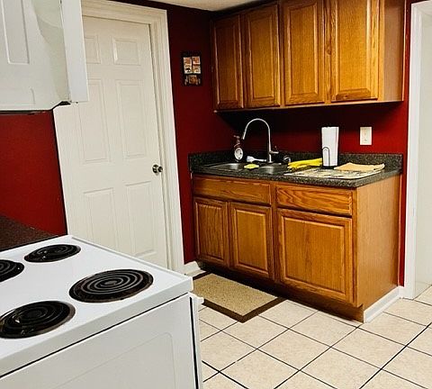 2nd image of 63 Douglas St