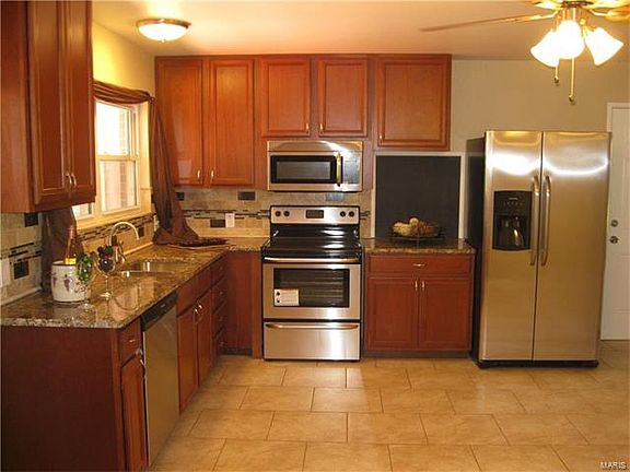 3rd image of 3605 Estates Dr