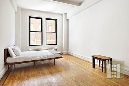 2nd image of 121 W 72nd St APT 2E