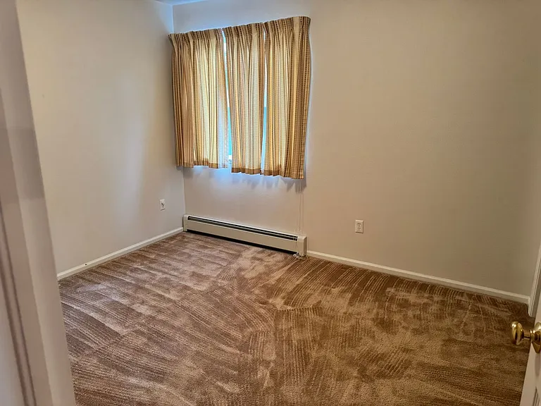 326 Appletree Ln — Photo 10
