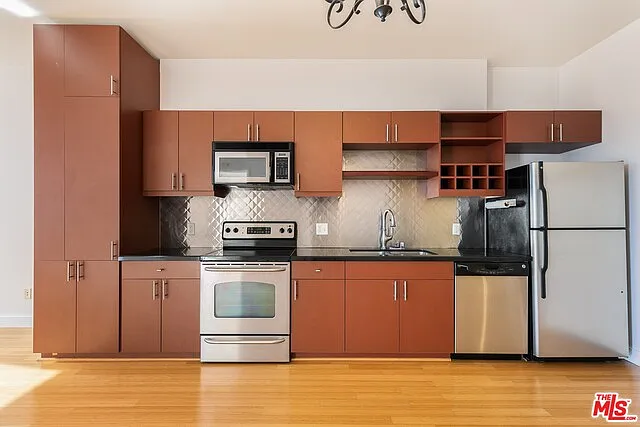 3810 Wilshire Blvd #1708 — Photo 4