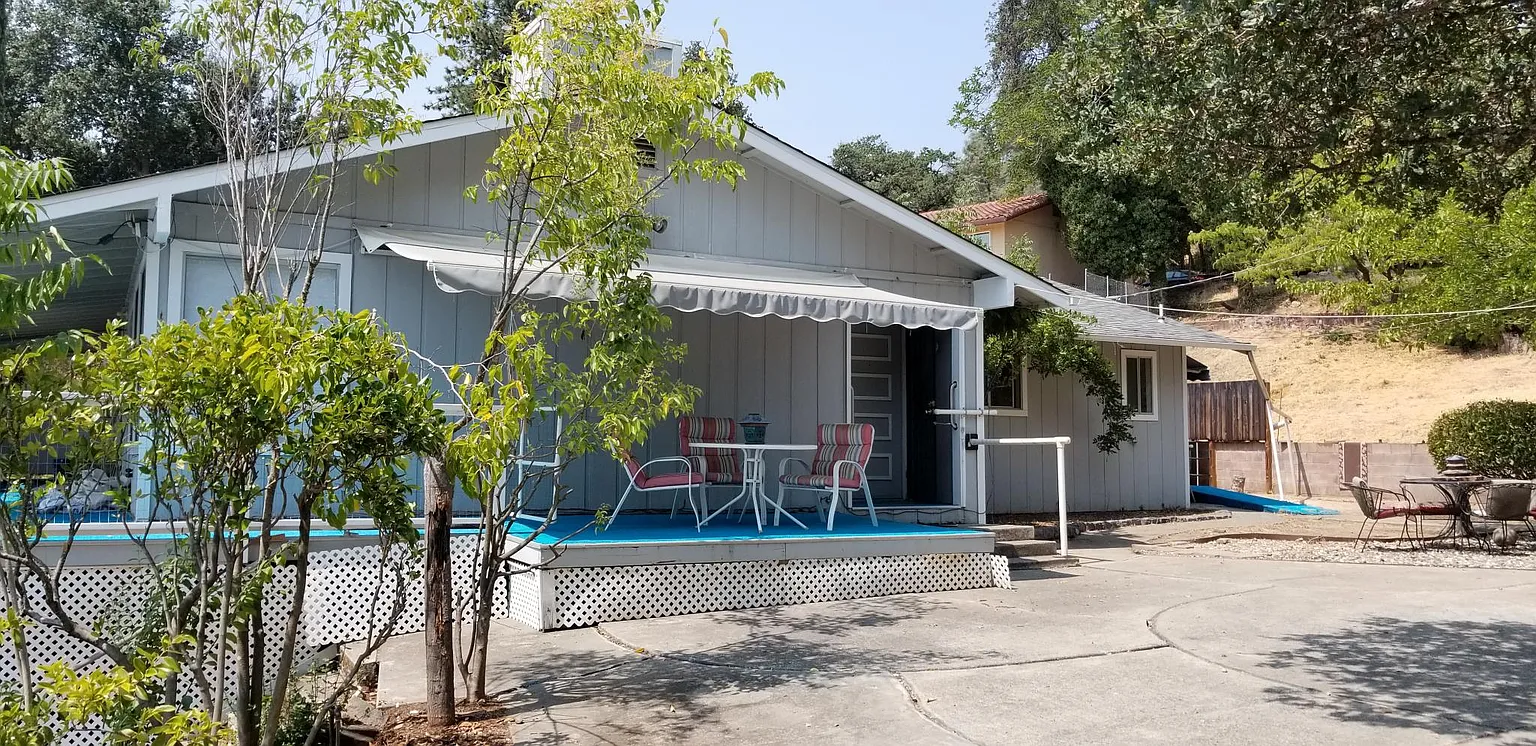3224 E Highway 20 photo 1