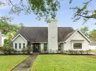3010 Country Club Dr, Pearland, TX 77581