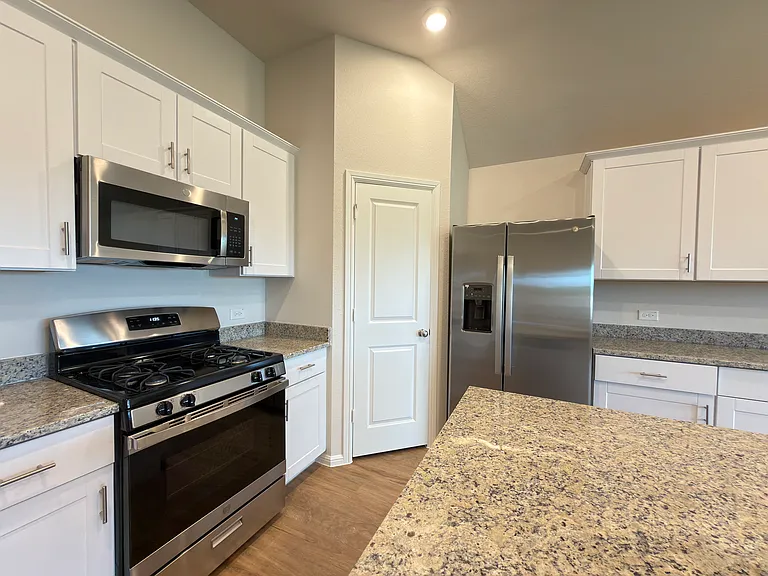 406 Kingsbury Ave — Photo 10