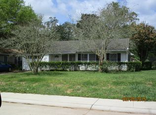 107 Gardenia St, Lake Jackson, TX 77566