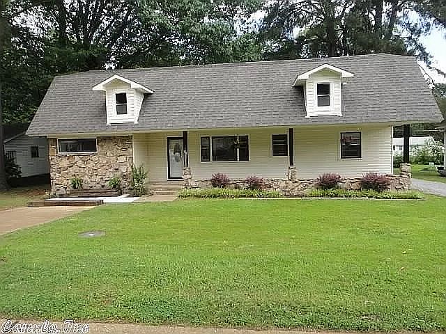1st image of 915 Randall Dr