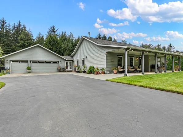 165 Candle Light Dr, Crescent City, CA 95531