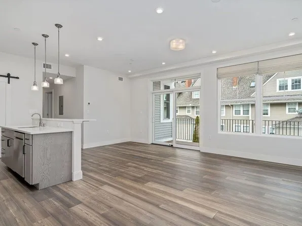 429 Cherry St, Newton, MA